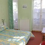 Hotel De Paris 2*