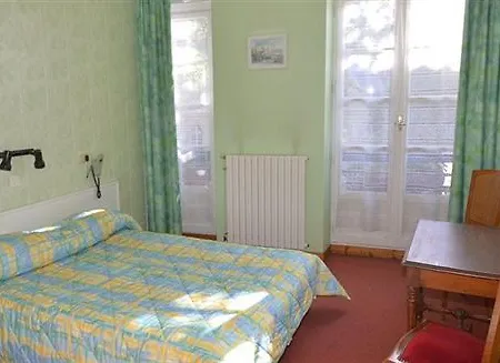 Hotell De Paris 2*