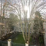 De Paris Hotel 2*