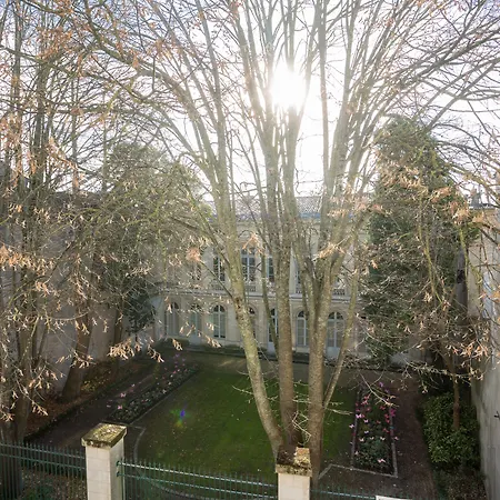 De Paris Hotel 2*