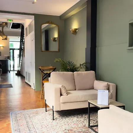 Hotel De Paris 2*