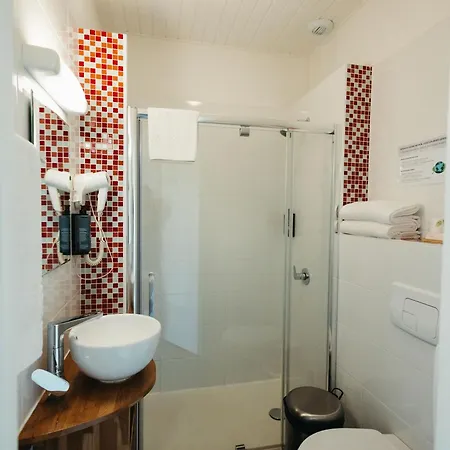 De Paris Hotell 2*