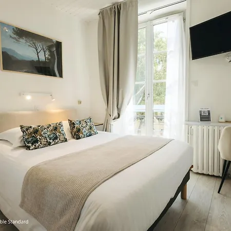 Hotell De Paris 2*