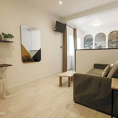 De Paris Hotel 2*