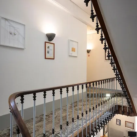 Hotel De Paris 2*