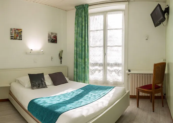De Paris Hotel 2*