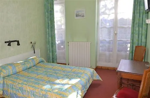 Hotel De Paris 2*